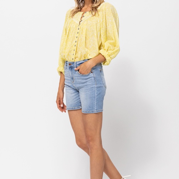 Only 1 left! judy blue high rise mid length shorts size small - Picture 3 of 11